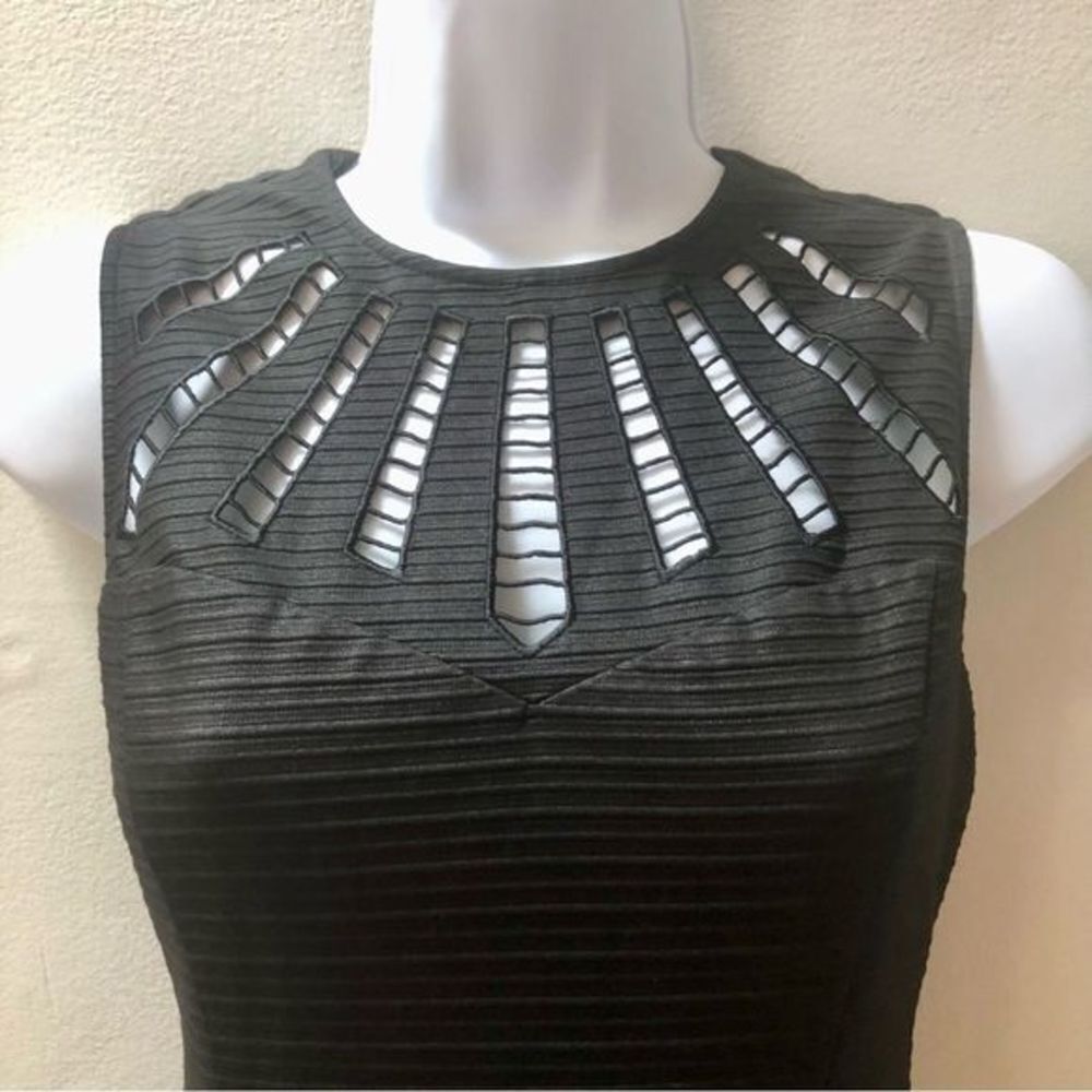 Guess black ribbed cutout‎ shift dress woman’s size 0 - Picture 3 of 7